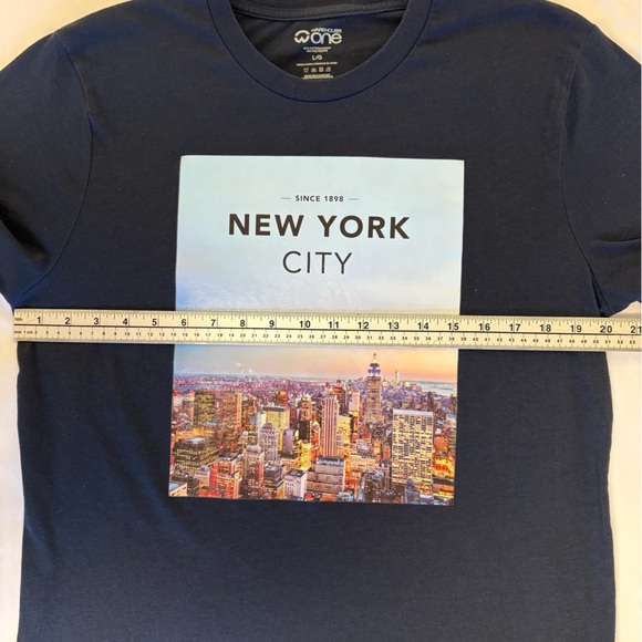 Warehouse One NYC Skyline Graphic Tee Size Large - Picture 2 of 5